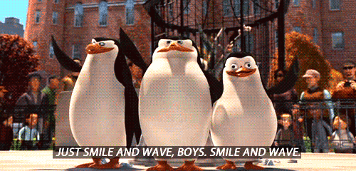 just-smile-and-wave-boys Solo sonríe y saluda chicos.